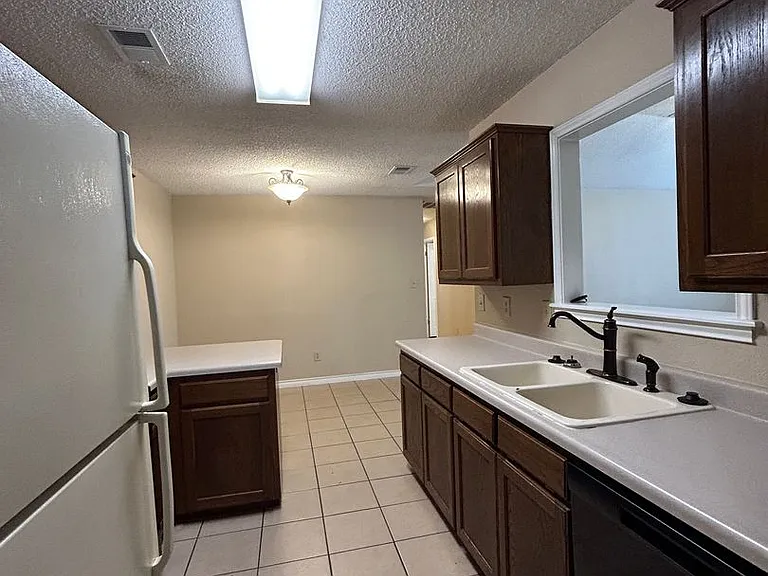 1642 W County Line Rd — Photo 13
