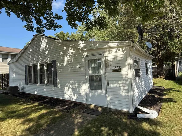 2338 Normandy Dr, Mishawaka, IN 46545