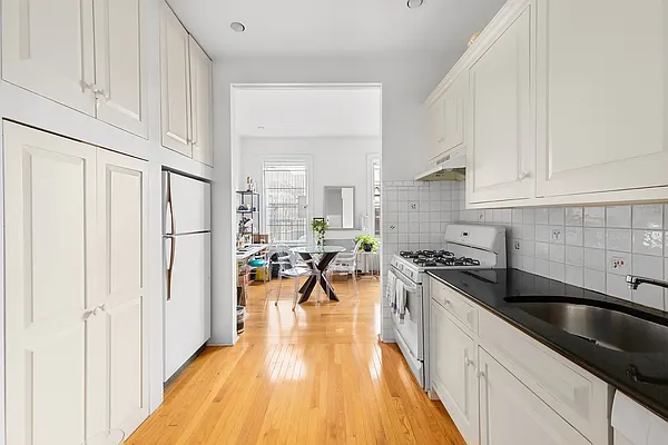 Rented by Compass | media 23