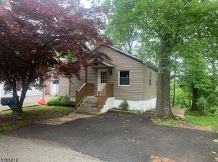 1 Adams Trl, Hopatcong, NJ 07843
