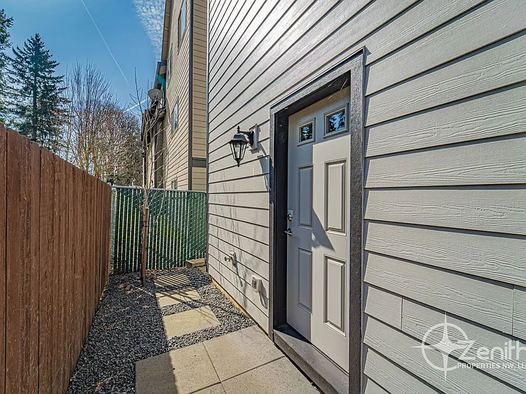 14425 NE 22nd Ave — Photo 28
