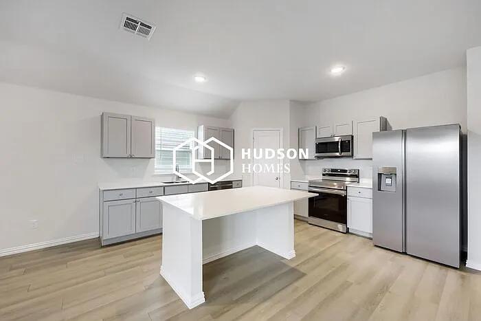 4 bed, 2.0 bath, 1763 sqft, $2,049 — Photo 4