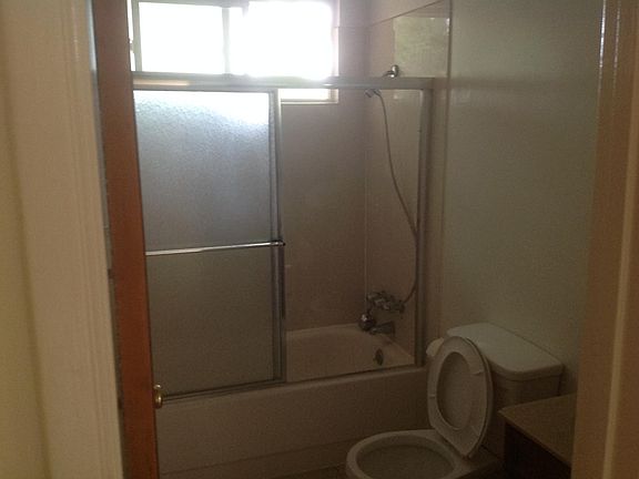 5th image of 940 Bella Vista Ave