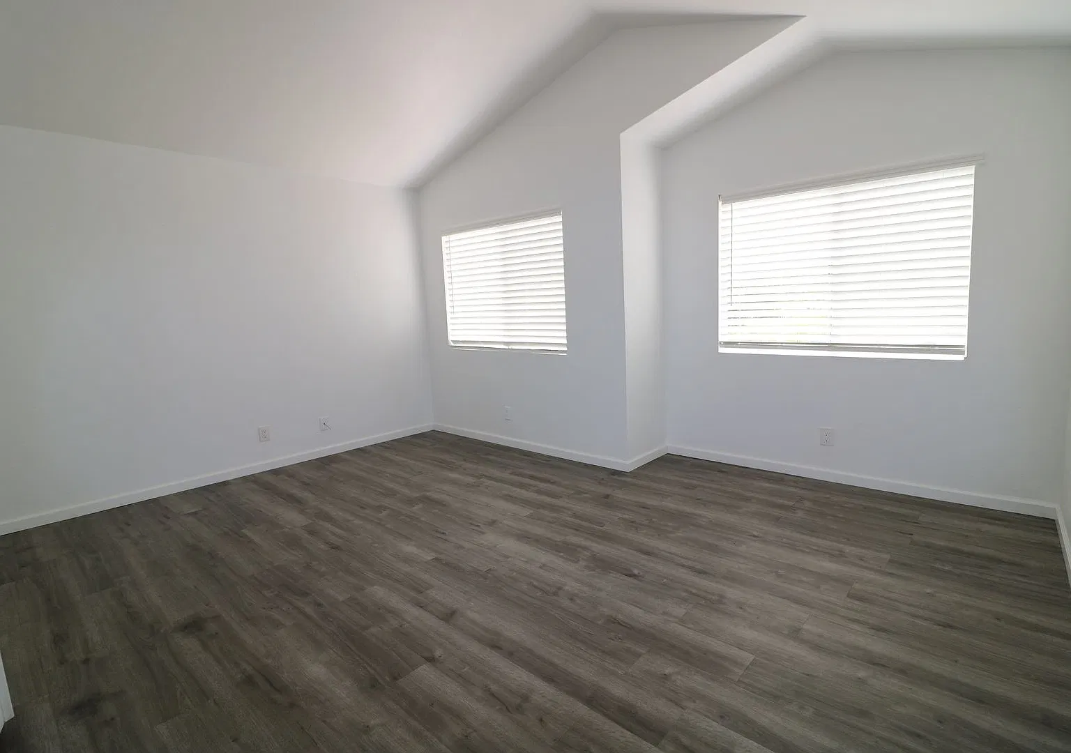 2/ Story Home for Lease in Simi Valley! — Photo 3