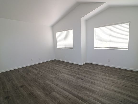 3rd image of 3091 Lamplighter St