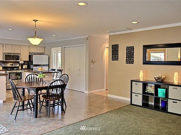 3rd image of 22128 SE 277th St