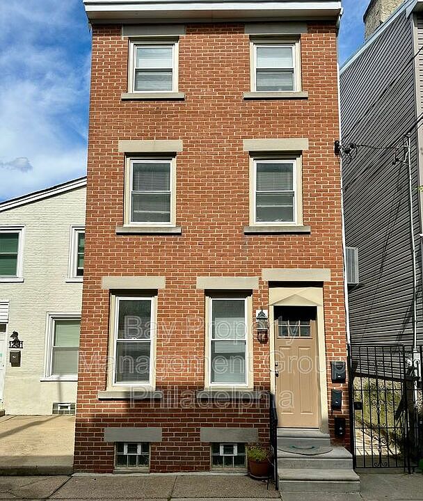 1st image of 1229 E Oxford St APT B