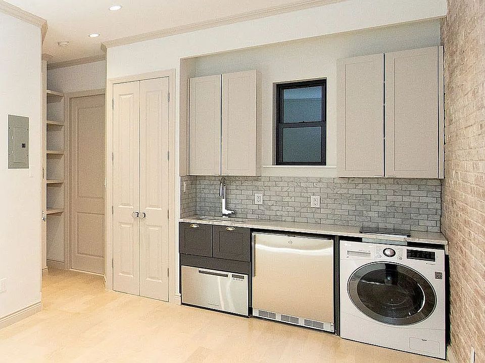 1st image of 24 Jane St APT 1B