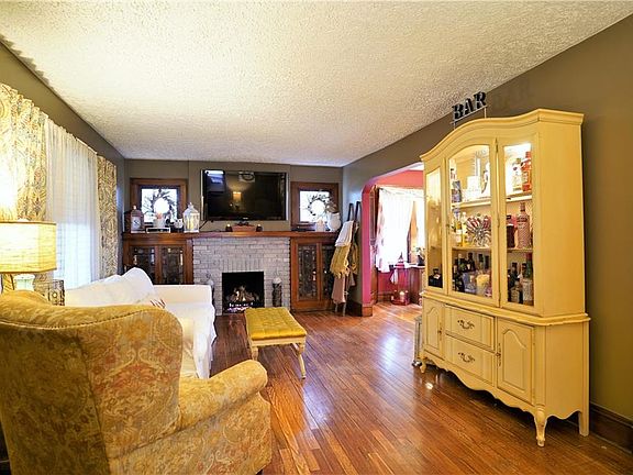 3rd image of 1727 Faylor Dr