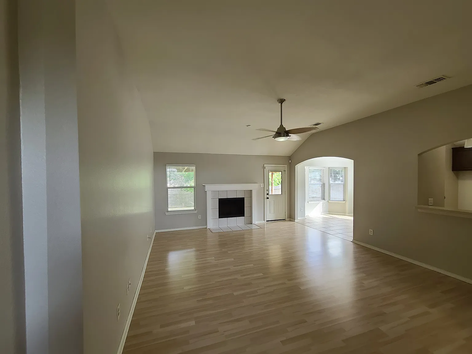 3 bed, 1674 sqft, $2,350 — Photo 4