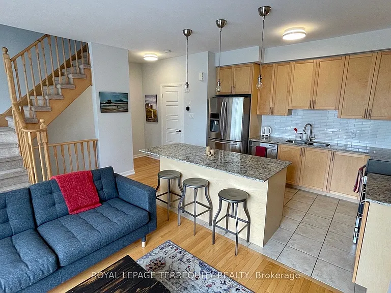 165 Hampshire Way #152 — Photo 7