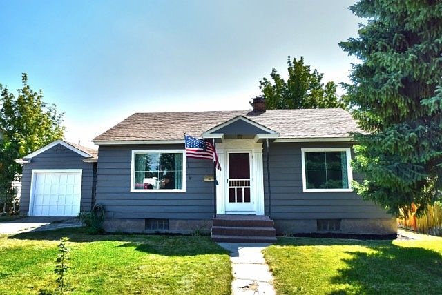 1st image of 270 E 18th St