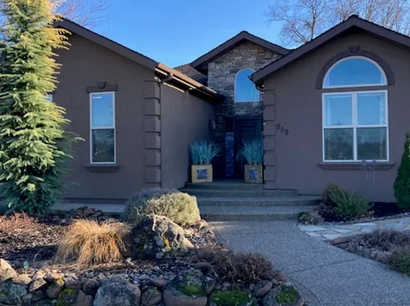 509 Robert Trent Jones Blvd, Eagle Pt, OR 97524