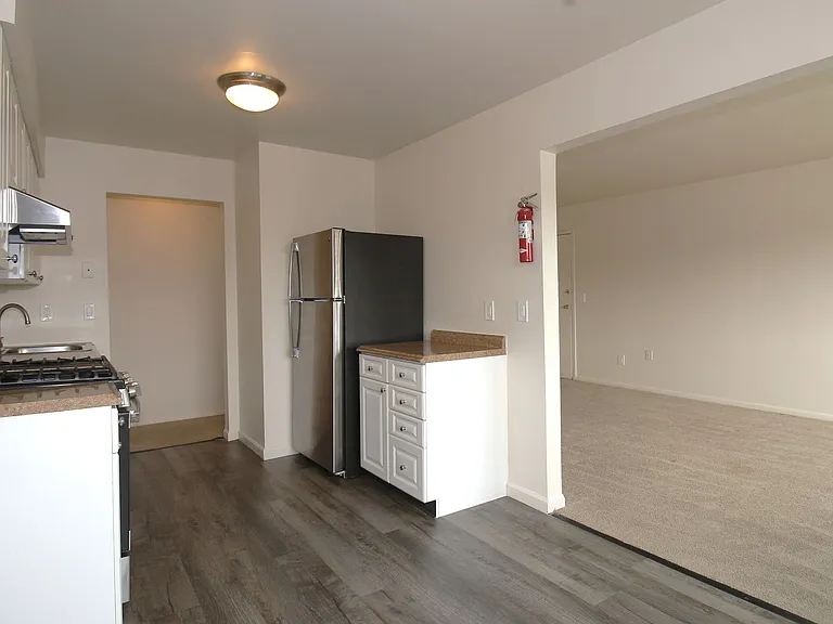 Stevens Manor Apartments — Photo 23