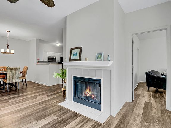 5th image of 1600 Long Grove Dr Unit 521