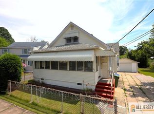 101 Hickory St, Edison, NJ 08817