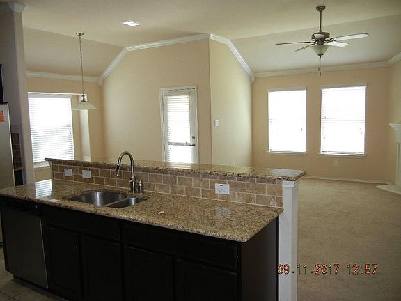 5th image of 956 Crockett Dr