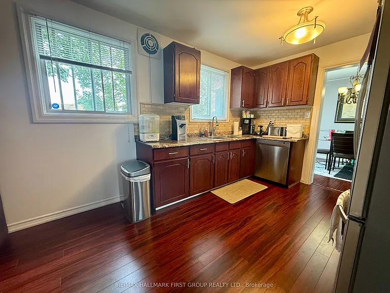 906 Cecylia Ct — Photo 8