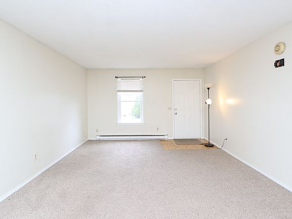 4th image of 631-633 Pleasant St