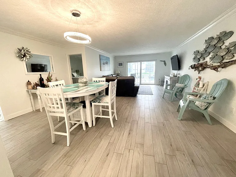 121 Wettaw Ln #116 — Photo 3