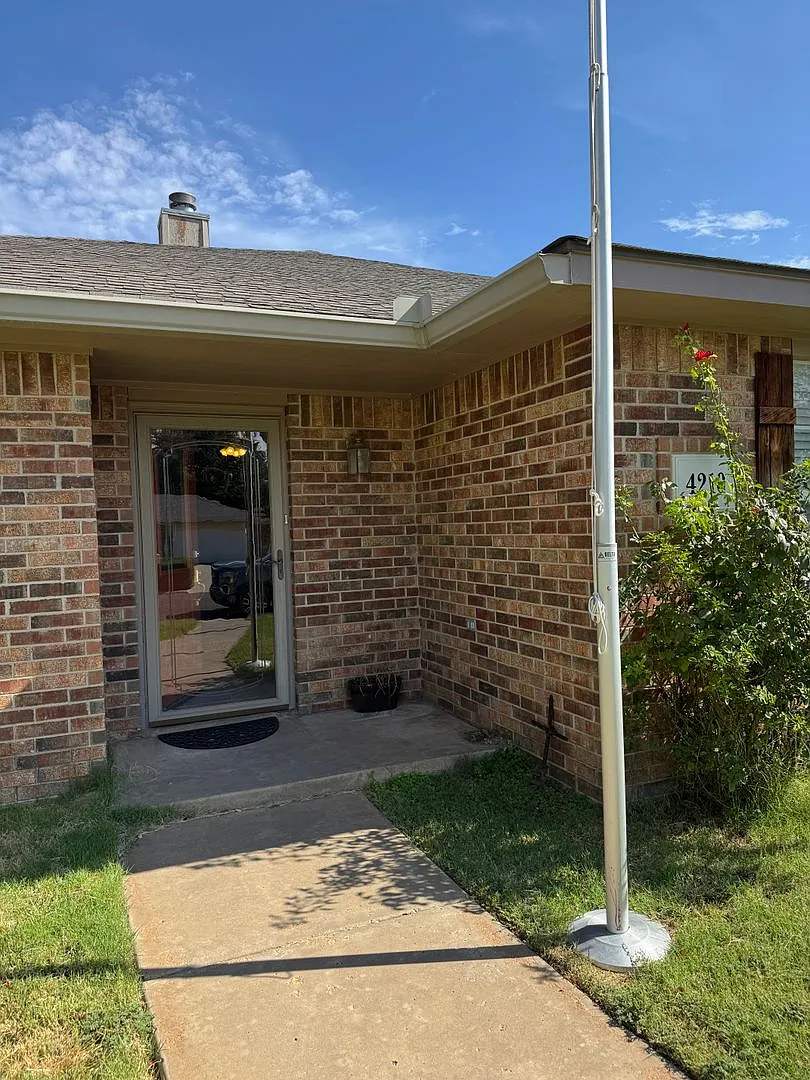 Located in CISD 3/2/2/2 Beautiful Home! — Photo 2