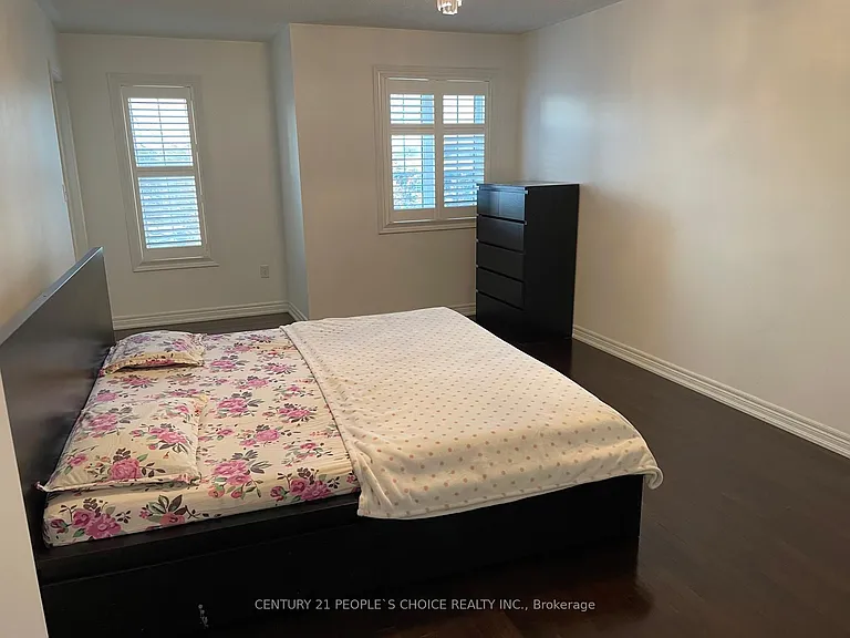 2486 Wasaga Dr — Photo 15