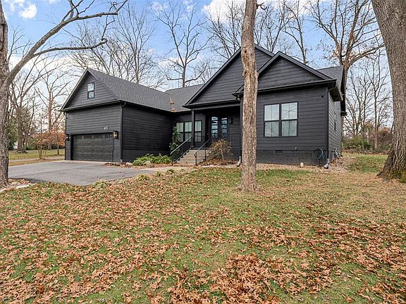 2nd image of 615 Oaklawn Way