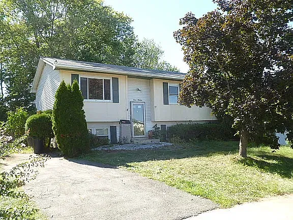 4 bed, 1666 sqft, $2,700 — Photo 1