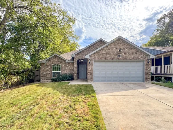 8211 Downe Dr, White Settlement, TX 76108