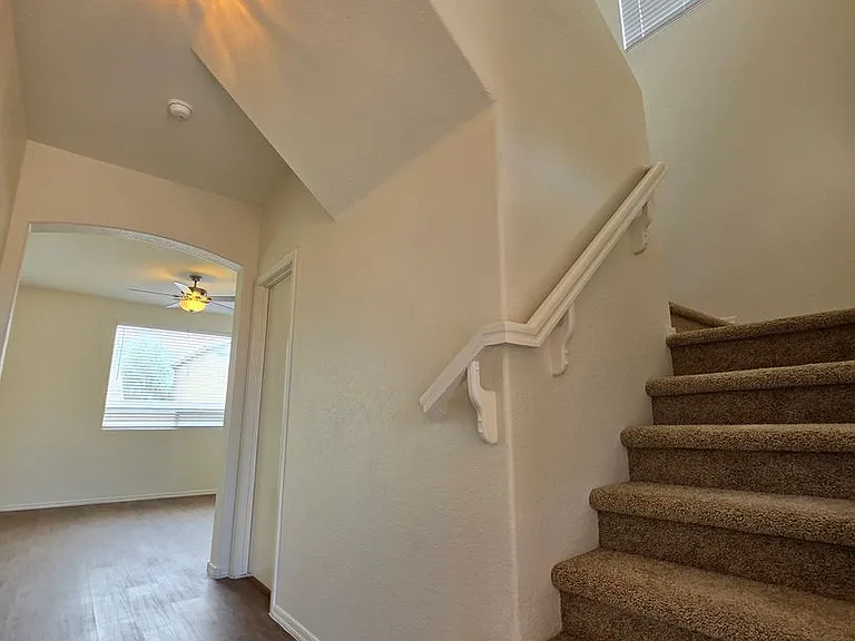 1216 E Graham Trl — Photo 3