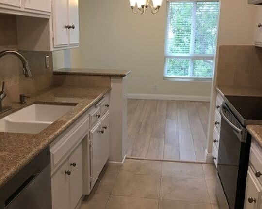 4th image of 1262 S Barrington Ave APT 311