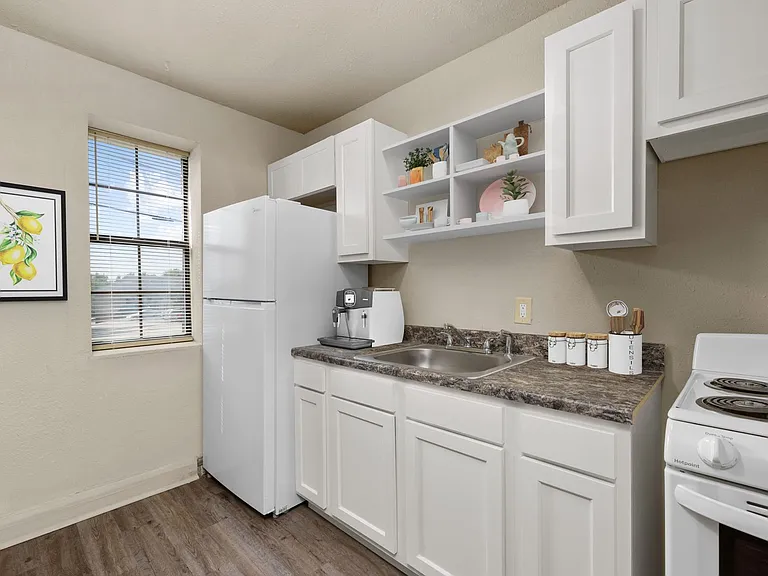 Amber Terrace Apartments — Photo 9