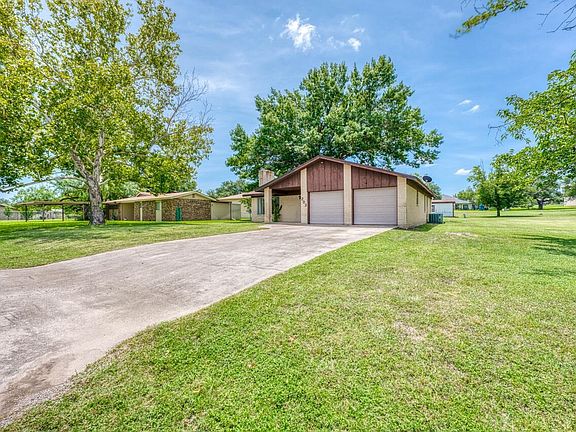2nd image of 203 Mesquite Drive