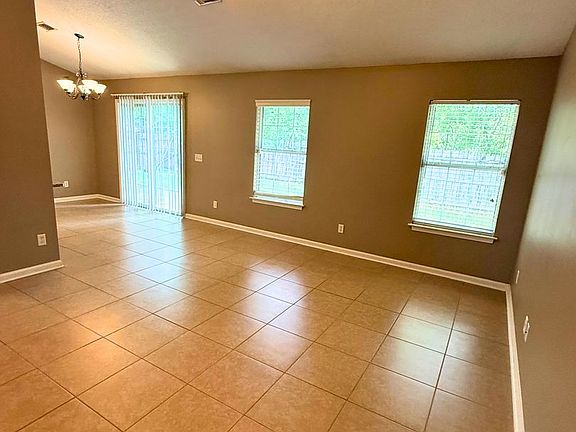 5th image of 124 Huntington Dr