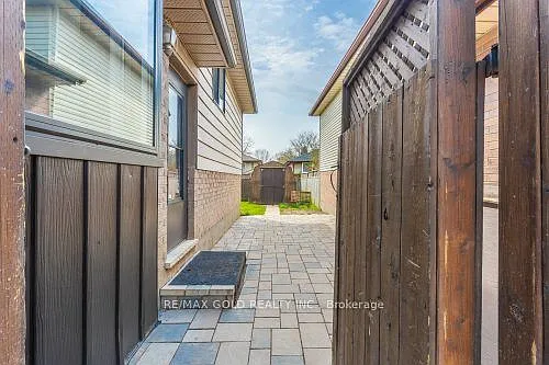83 Speight Cres — Photo 15