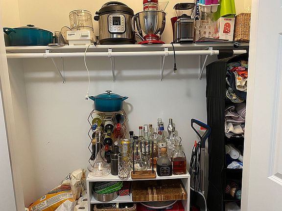 4th image of 2127 N Maplewood Ave #3N