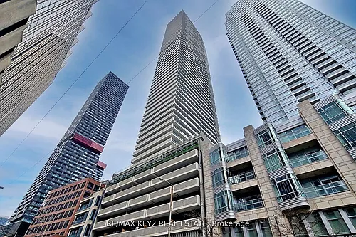 2221 Yonge St #1604 Photo 1