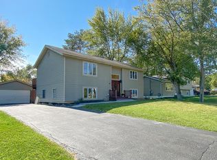 411 Lincoln Ave, Ingleside, IL 60041