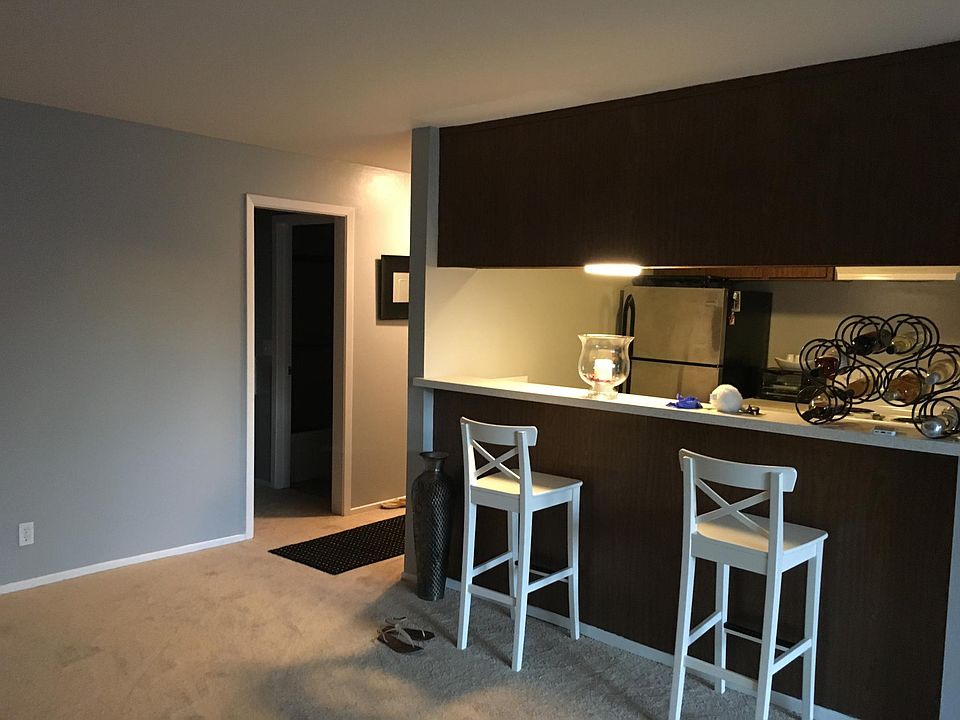 1st image of 10 Birch St APT 209
