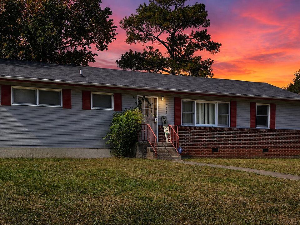 1st image of 903 Sunny Dell Cir