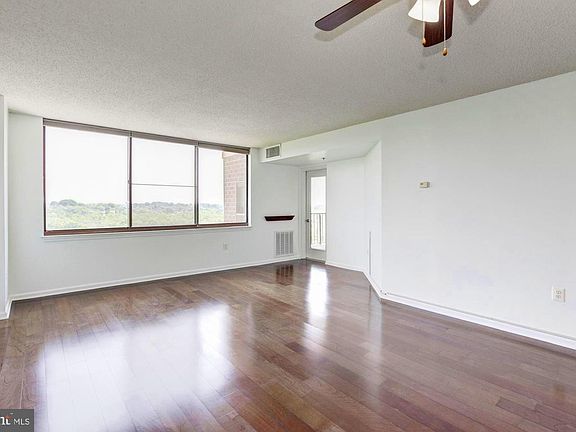 4th image of 10101 Grosvenor Pl APT 1309