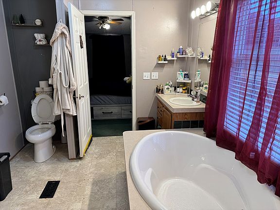 5th image of 175 Knotty Pine Ln
