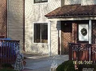 821 Woodland Ct, Coram, NY 11727