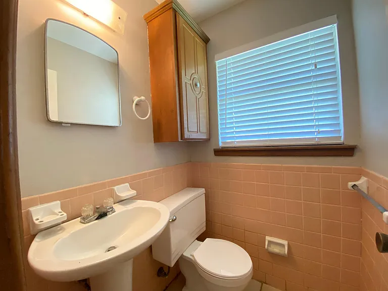 536 W Yoakum Ave — Photo 29
