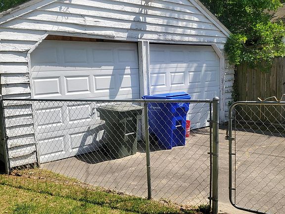 4th image of 305 Glenwood Drive