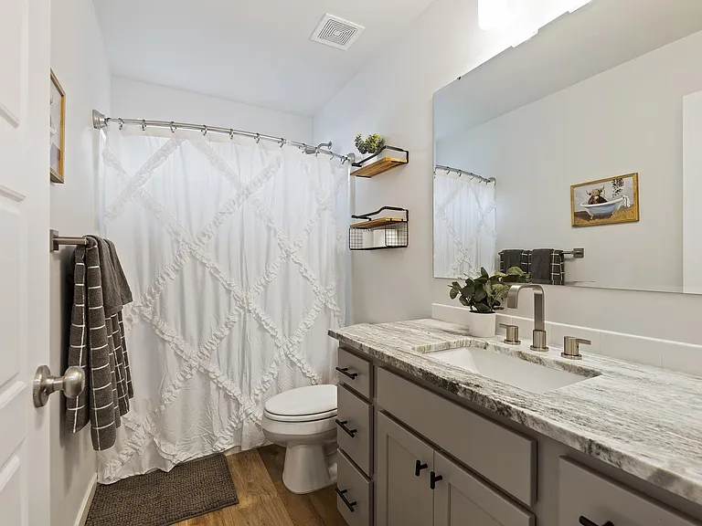 3917 N Amberwood Ave — Photo 23