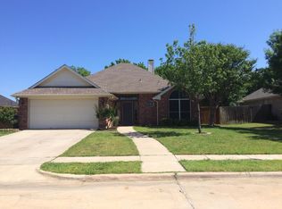 1811 Sand Stone Dr, Sanger, TX 76266