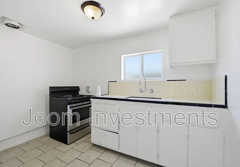 4914 1/2 N Maine Ave — Photo 6