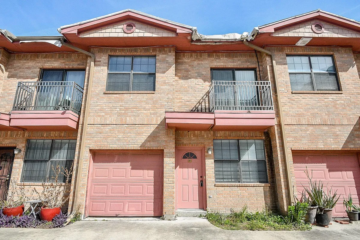 Building Photo - 9400 Bellaire Blvd #607