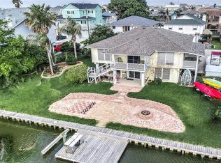 3 S Curlew St, La Marque, TX 77568